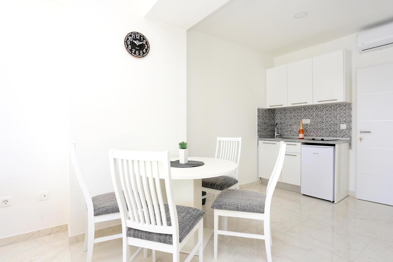 Family Friendly Apartments With A Swimming Pool Zivogosce - Porat, Makarska - 18150 Экстерьер фото