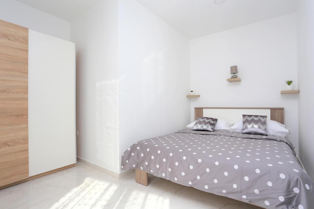 Family Friendly Apartments With A Swimming Pool Zivogosce - Porat, Makarska - 18150 Экстерьер фото