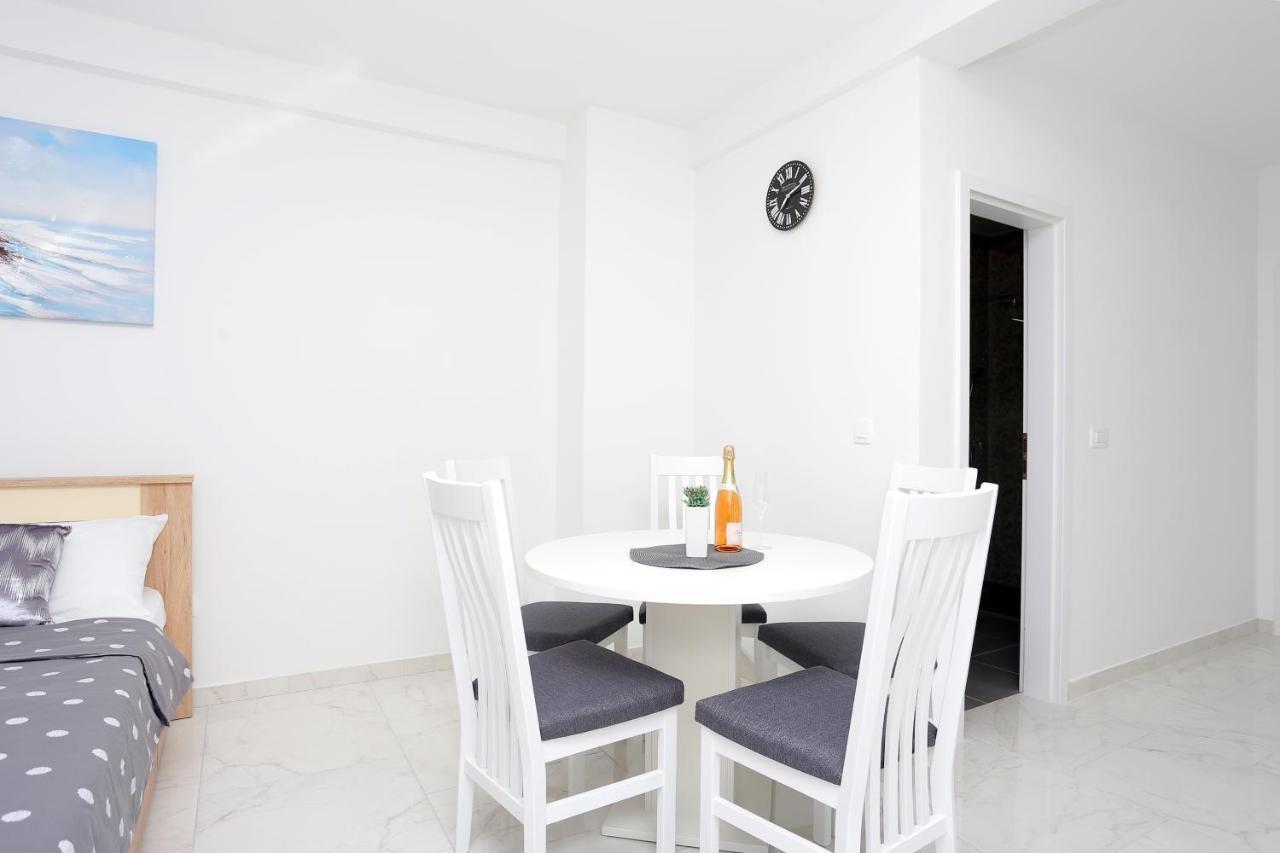 Family Friendly Apartments With A Swimming Pool Zivogosce - Porat, Makarska - 18150 Экстерьер фото