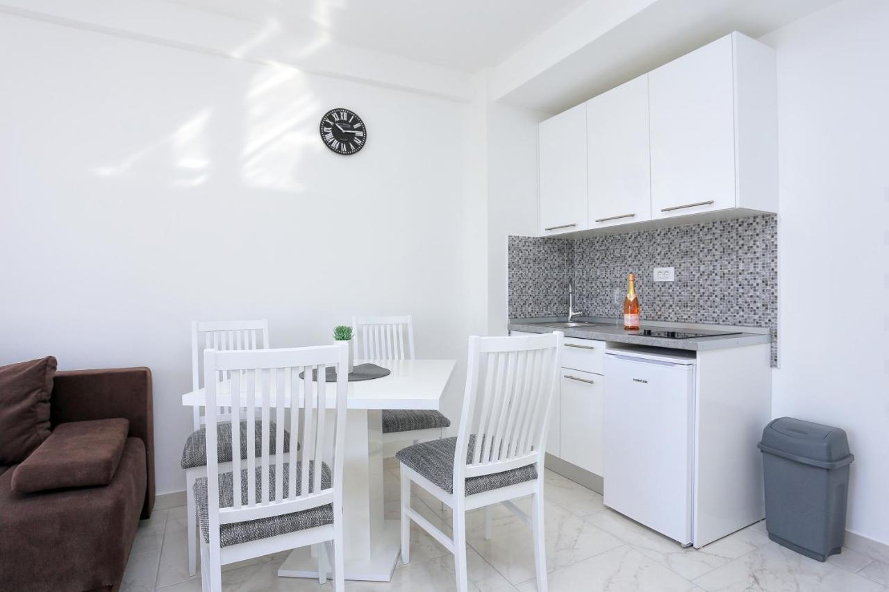 Family Friendly Apartments With A Swimming Pool Zivogosce - Porat, Makarska - 18150 Экстерьер фото