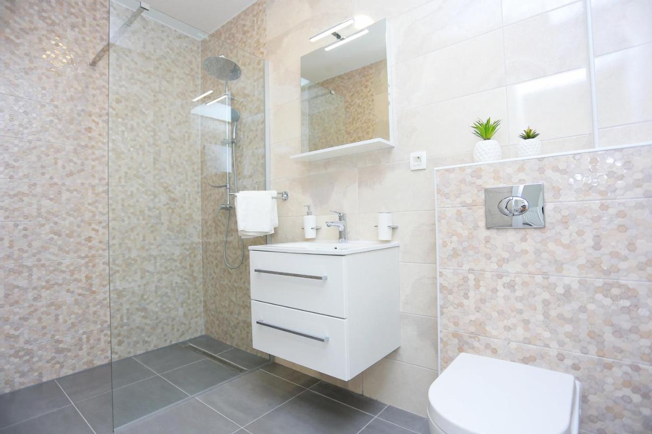 Family Friendly Apartments With A Swimming Pool Zivogosce - Porat, Makarska - 18150 Экстерьер фото